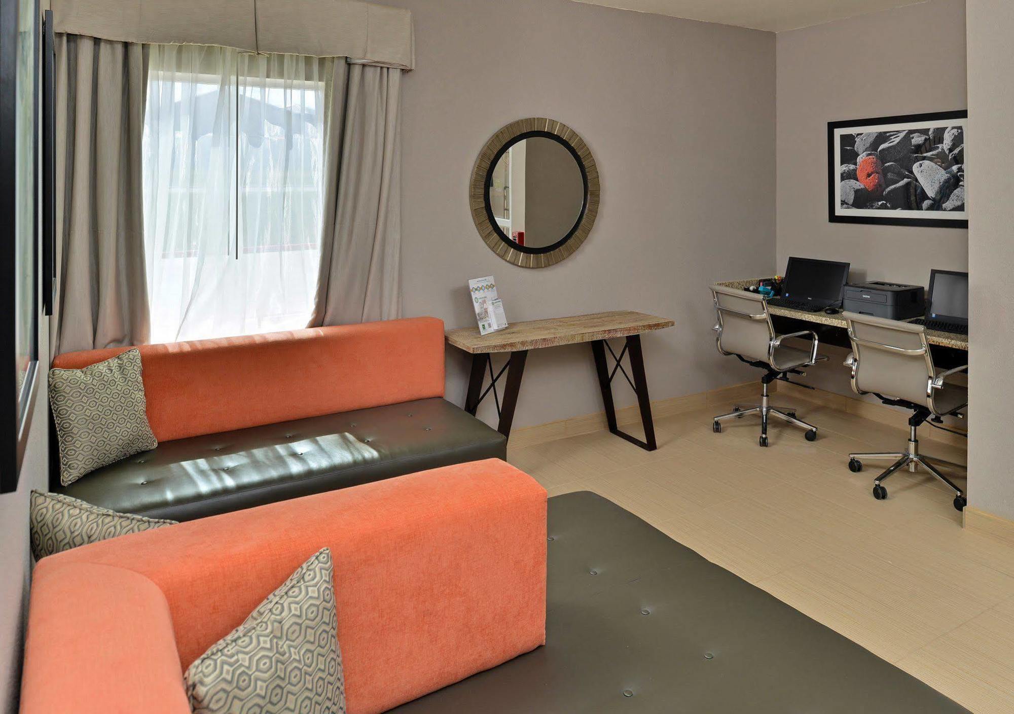 The Black Swan Lee - Lenox, Ascend Hotel Collection Dış mekan fotoğraf